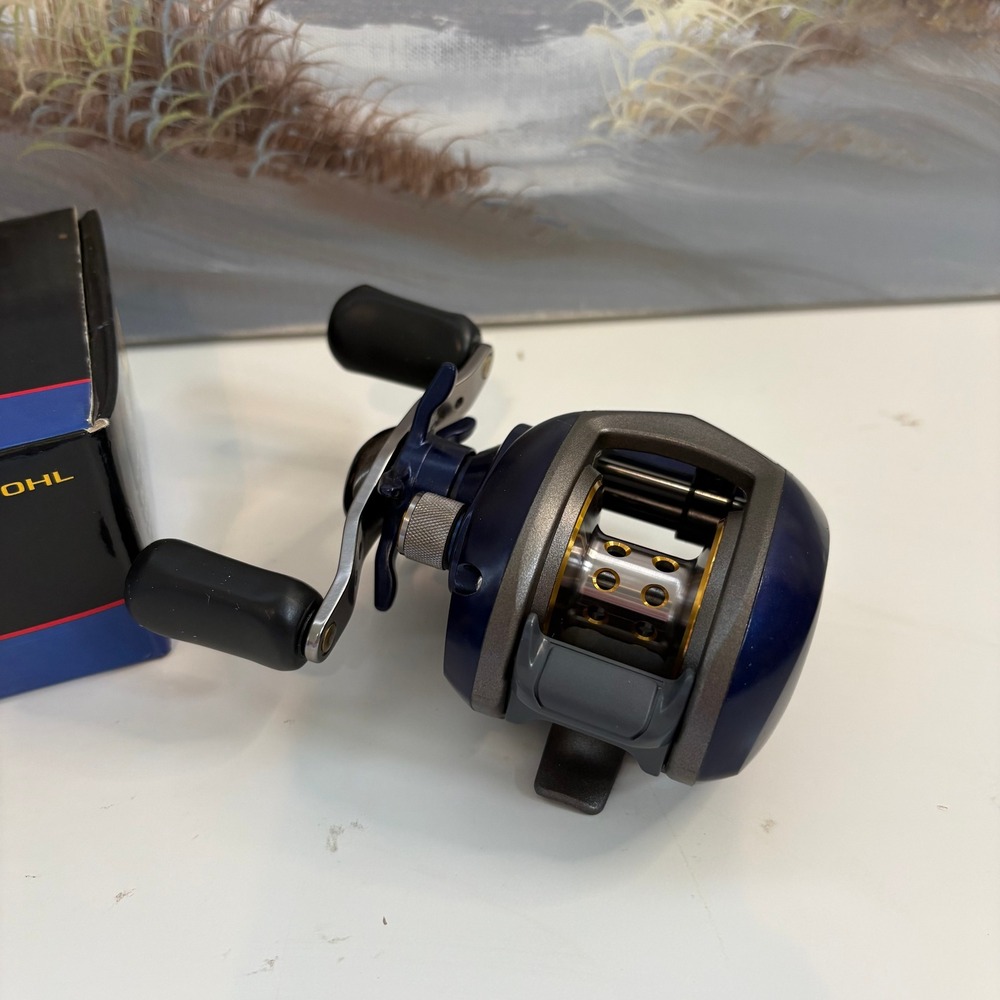 Bass Pro Shops Tournament Pro Baitcast Reel Navy Blue TPX10HL Left Hand Retrieve